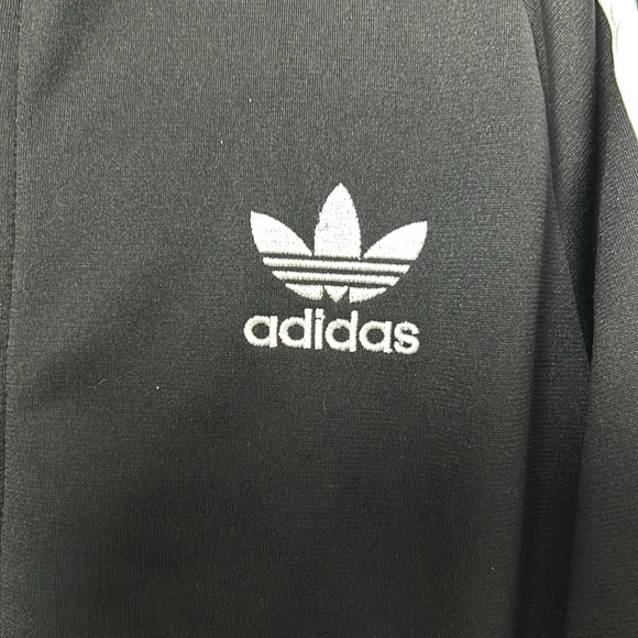Cute Adidas jacket with a zipper - Picture 4 of 7
